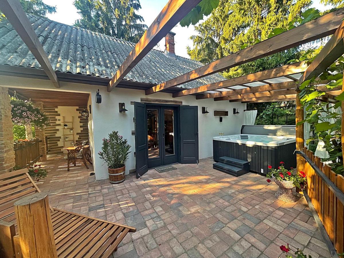 Cityside Cottage Eger Exterior photo